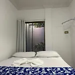 Kitnet completa bem localizada c/ estacionamento